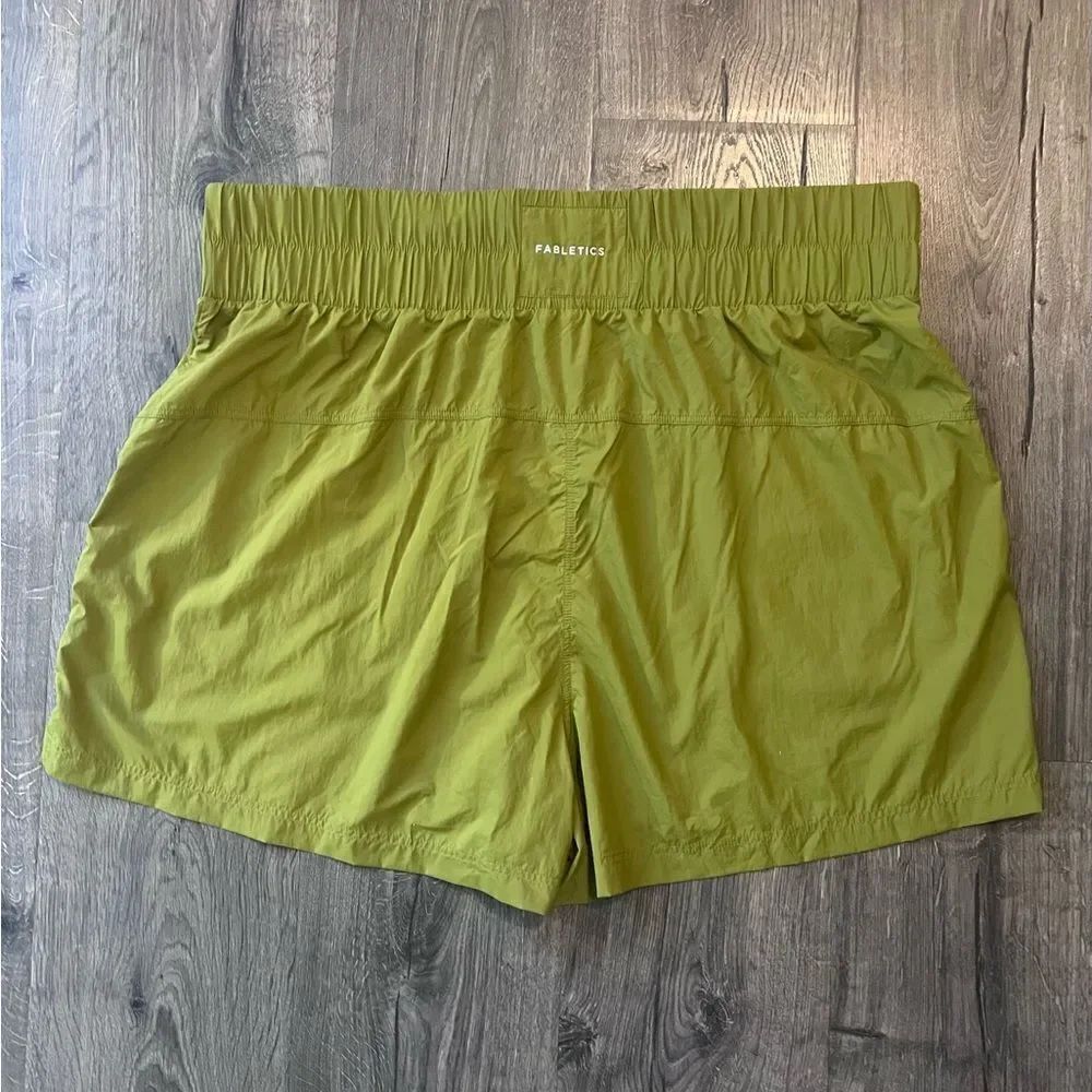 Fabletics Ultra High-Waisted Piped Nylon Short - Picture 4 of 7